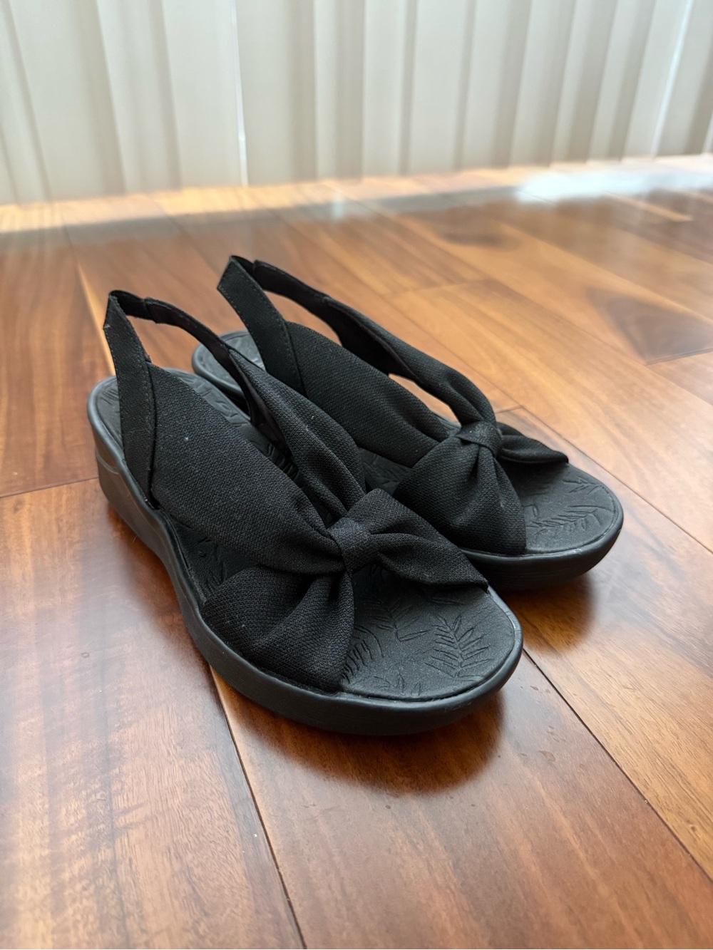 LifeStride Serenade Black Bow Slingback
Wedge Sandals Size 6M Soft Air Step